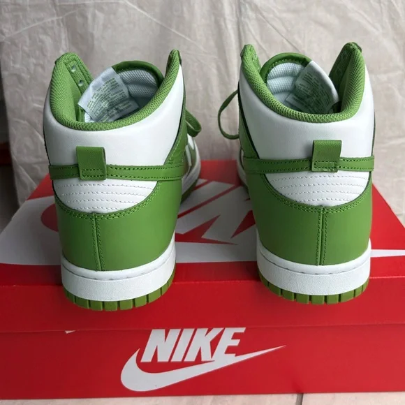 Mens 11.5 Nike Chlorophyll Dunks - Picture 5 of 11